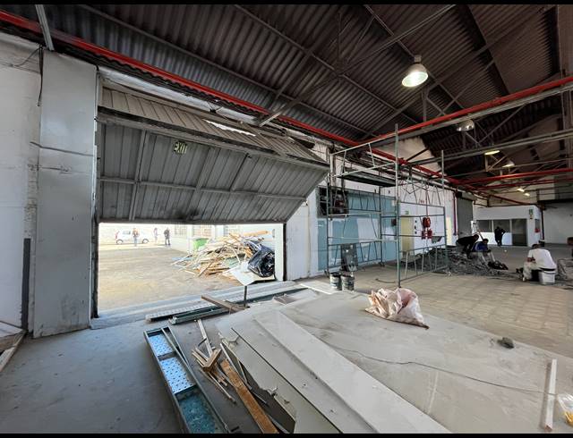 900M² WAREHOUSE TO LET IN PAARDEN EILAND